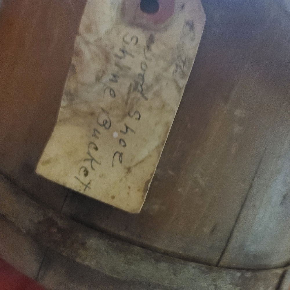 It is known as a Shoe shine.Bucket